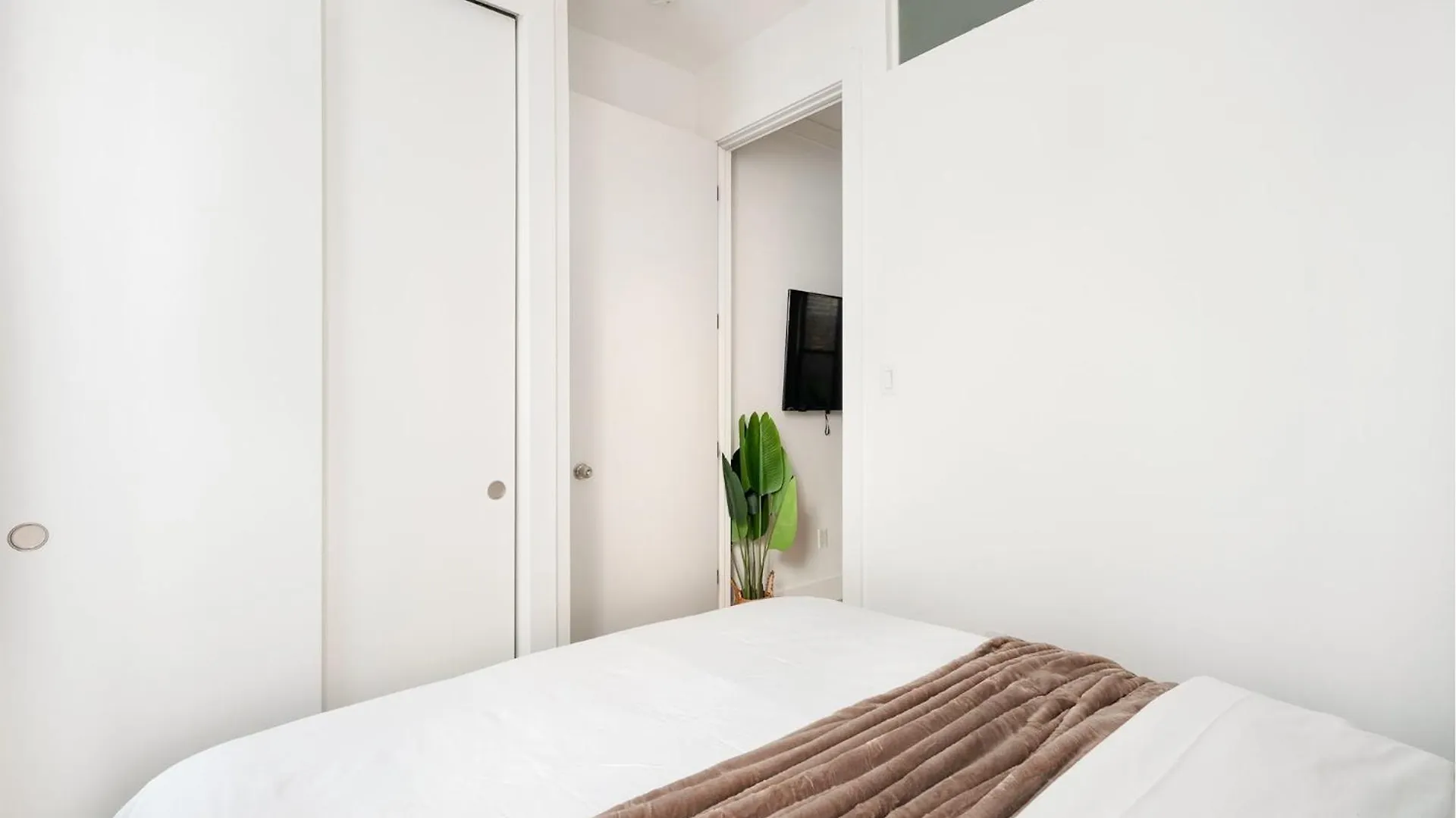 1290-13 Newly Renovated 2 Bedrooms In Ues New York