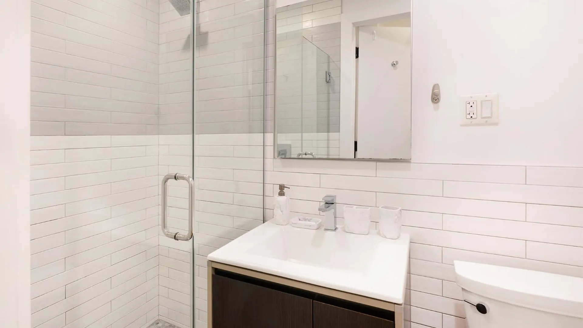 1290-13 Newly Renovated 2 Bedrooms In Ues New York 0*,